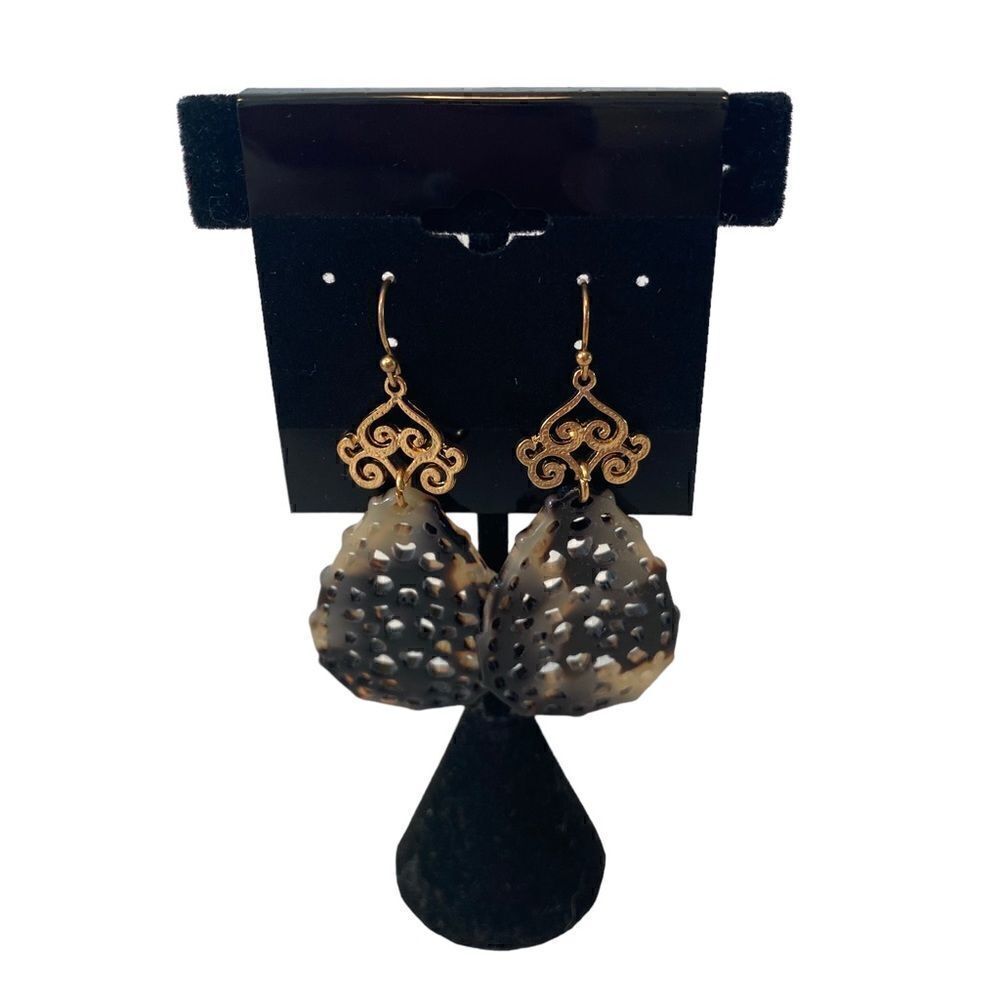 Vintage Earth Tone Lace Inspired Lightweight Tear Drop Earrings.
